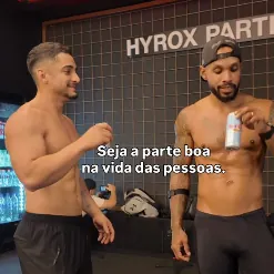 Vitor L. em treino funcional com outro atleta