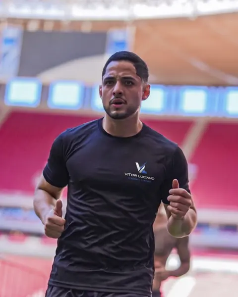 Vitor L., personal trainer em Brasília especialista em musculação, emagrecimento e hipertrofia